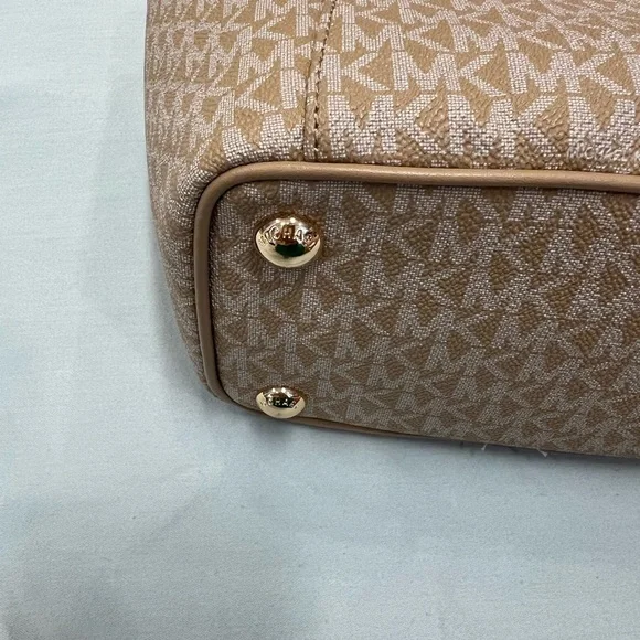 Michael Kors Camel Jet Set Item Tote Medium east west Top Zip